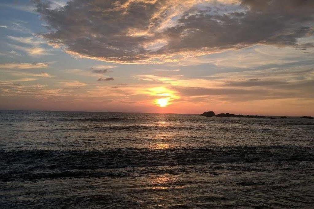 Lucky Seven Beach Resort Hikkaduwa Luaran gambar