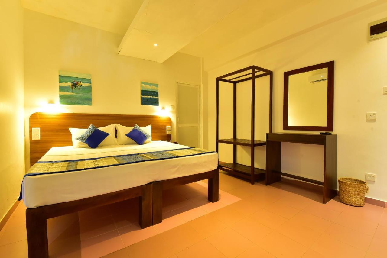 Lucky Seven Beach Resort Hikkaduwa Luaran gambar